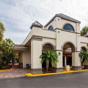 Days Inn & Suites By Wyndham Orlando Airport